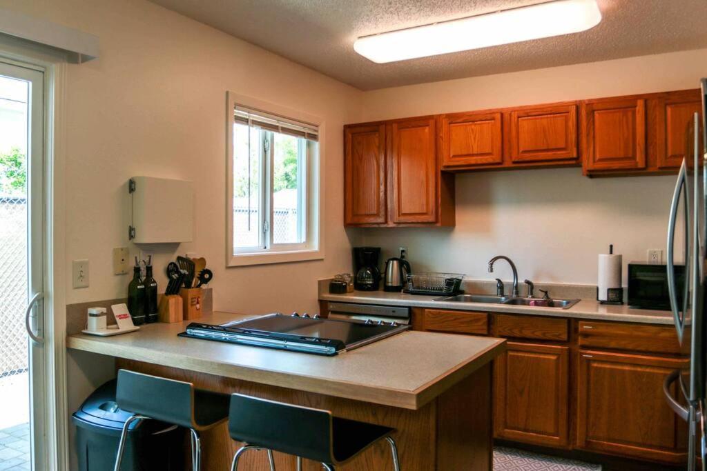 Amazing Entire House + Parking Apartment